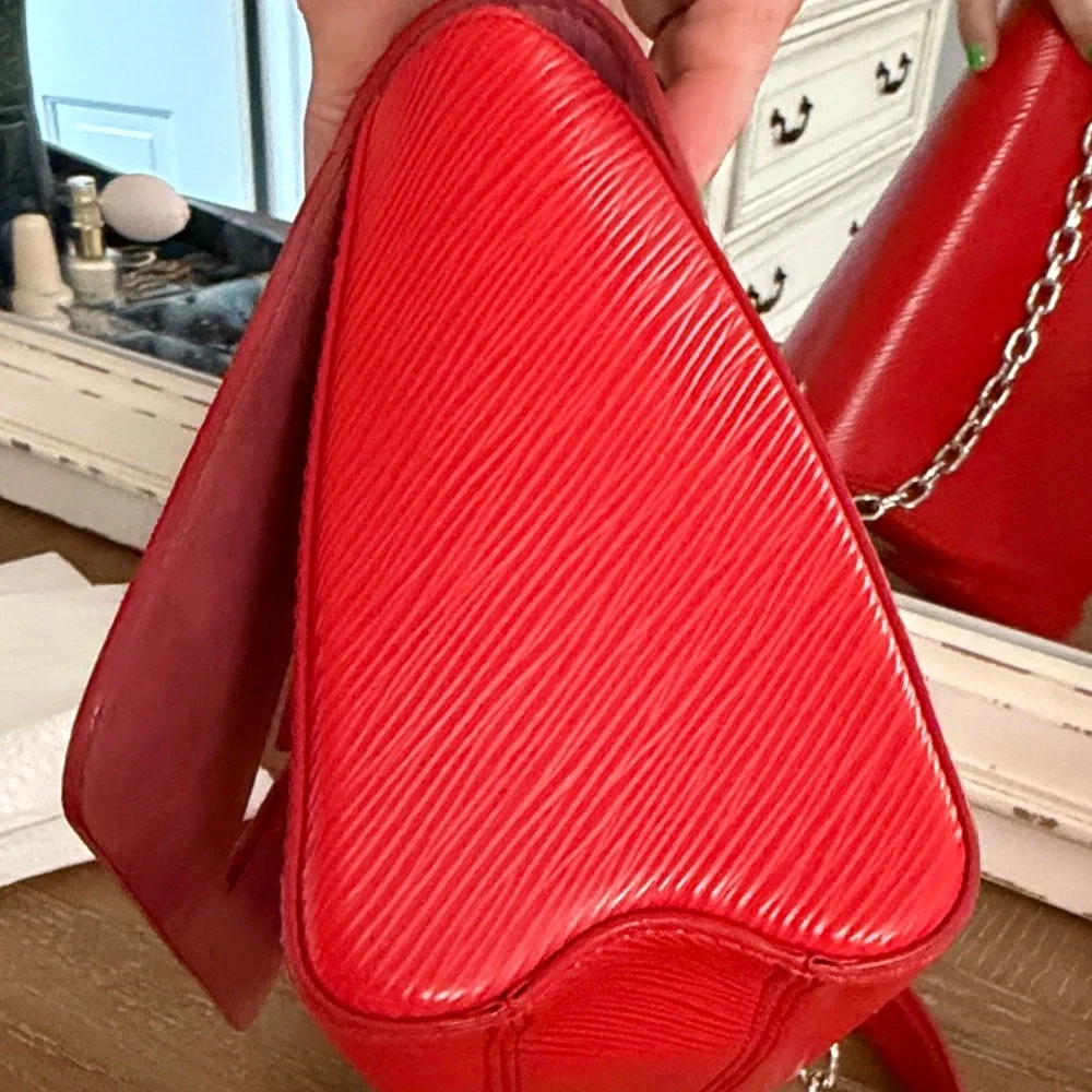 Louis Vuitton Twist MM Red Epi Leather Chain Crossbody Bag with Silver Hardware - Picture 8 of 12